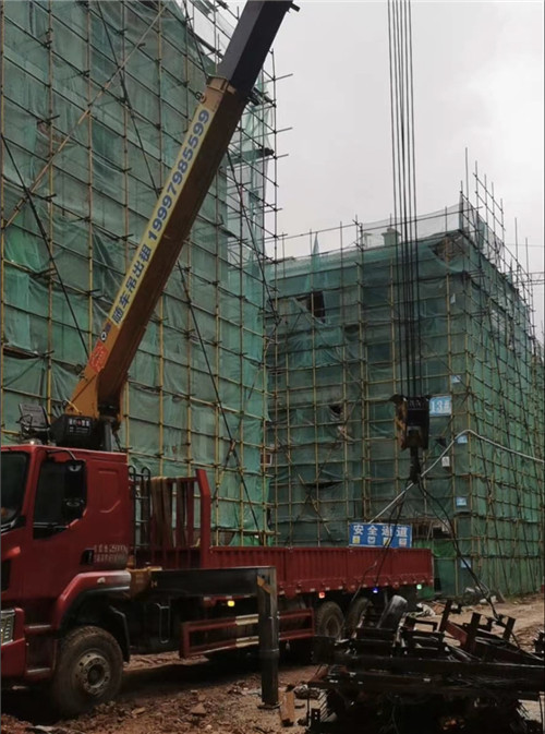 龙港市“慢工细活”—— 吊车的 “微动控制” 技术