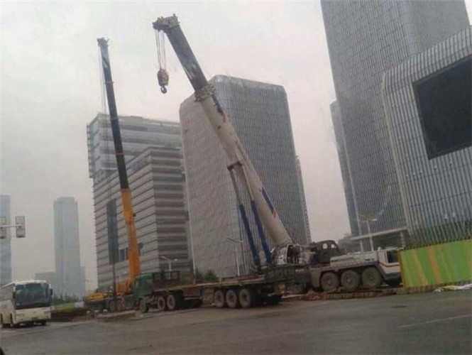 龙港市“自动找平”—— 吊车的 “平地神器” 技术